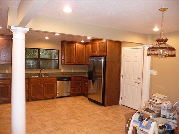 5th image of 4 Hillcrest Dr