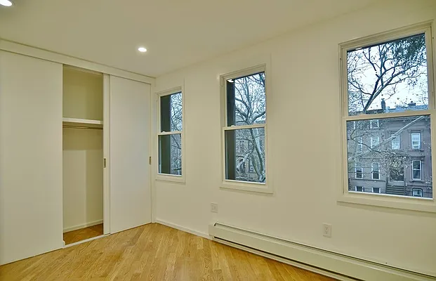 Rented by Park Property Advisors | media 10