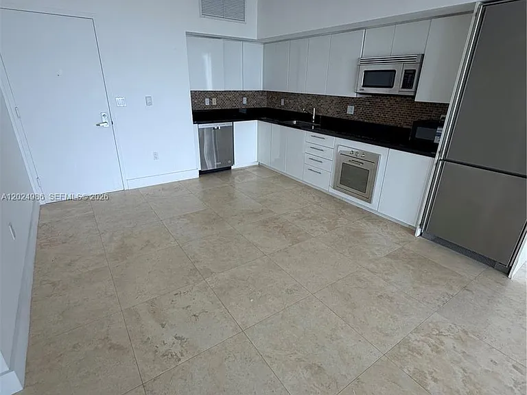 92 SW 3rd St #3909 — Photo 3
