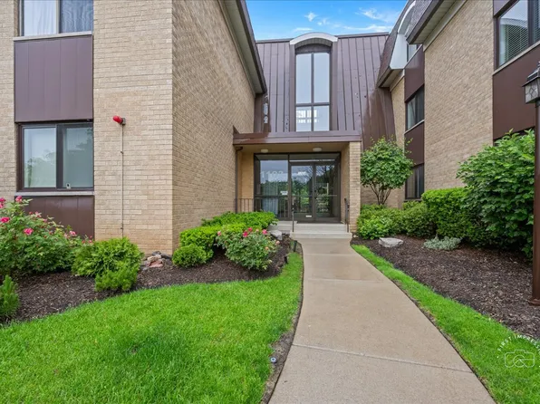 1103 N Mill St APT 111, Naperville, IL 60563