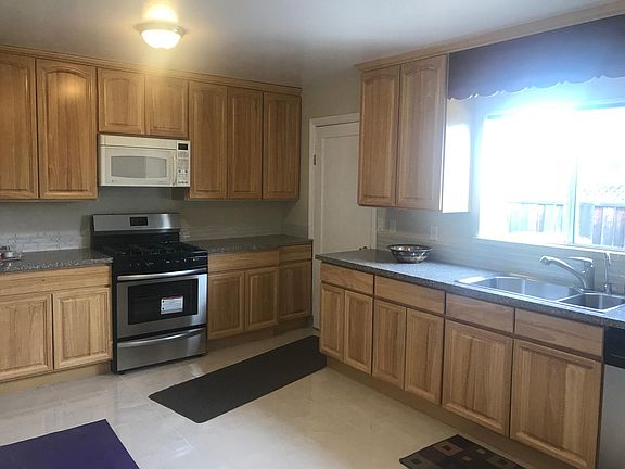 5th image of 1514 Oak Ave