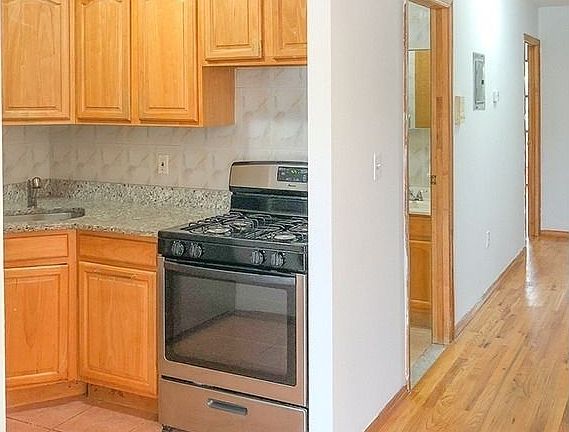 5th image of 341 20th St APT 4
