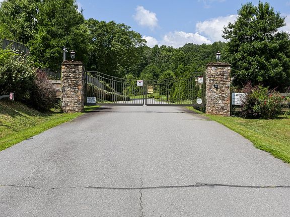 5th image of 13/15 Meadow Brooke Ln