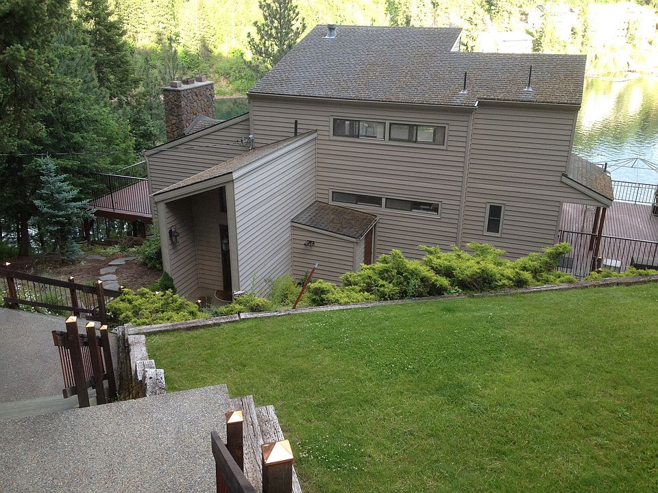 Lawn and stairs to house