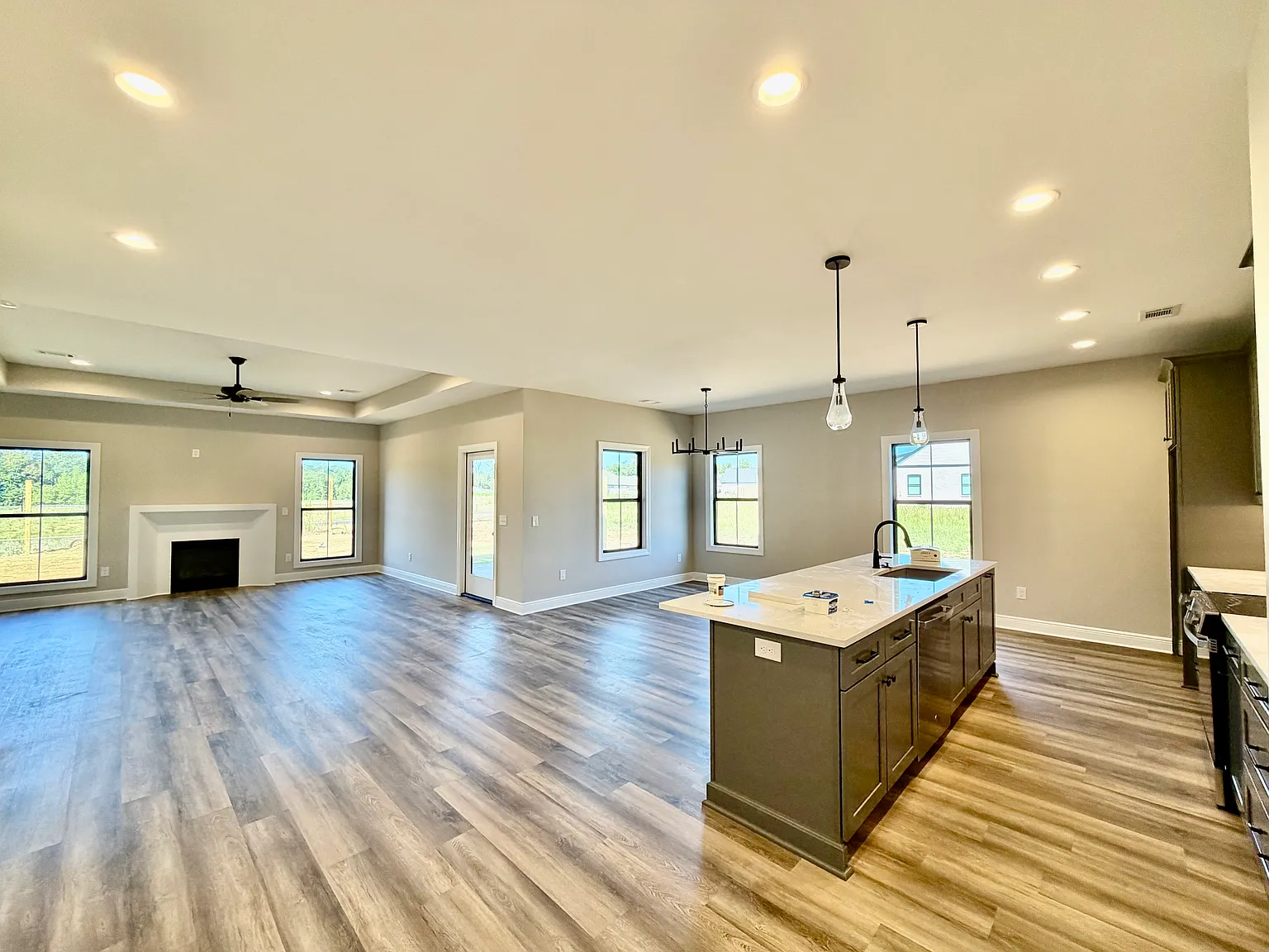 3 bed, 1786 sqft, $2,195 — Photo 3