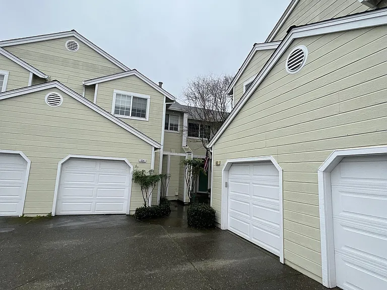 524 Court St — Photo 8