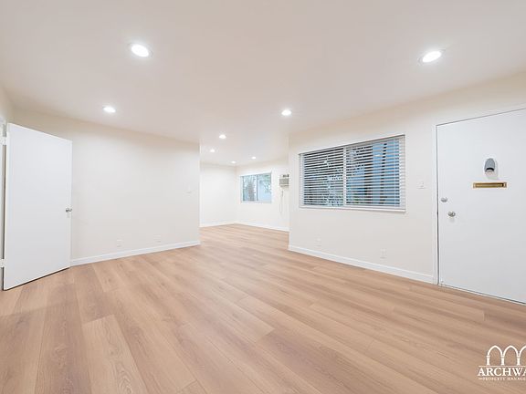 3rd image of 18657 Collins St #4