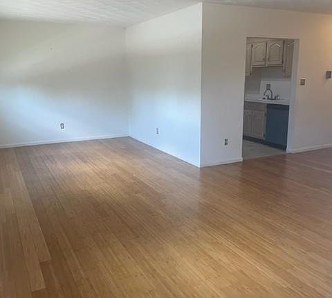 BIG livingroom/dinning area