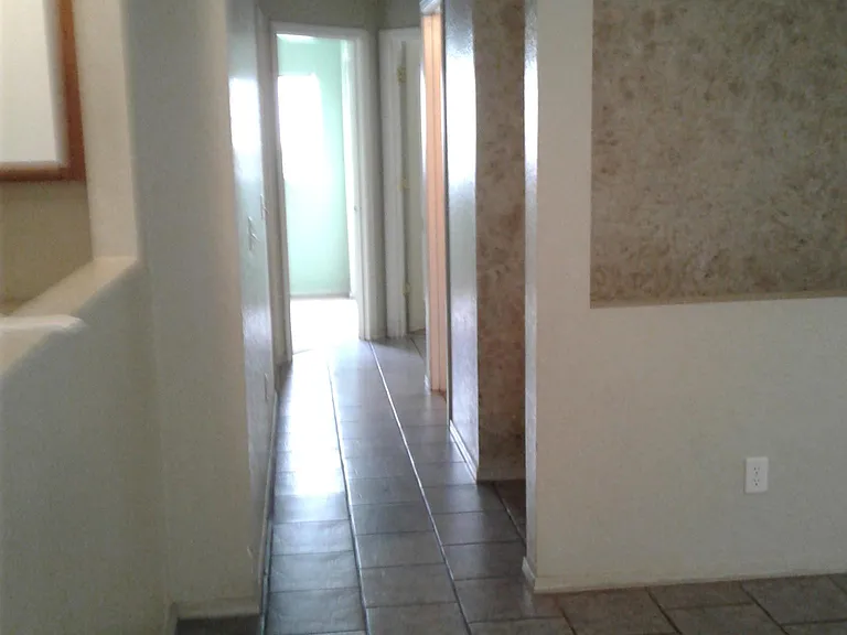 2569 E Windsor Castle Ln — Photo 5
