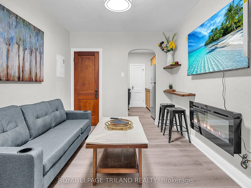 111 Dundas St #1