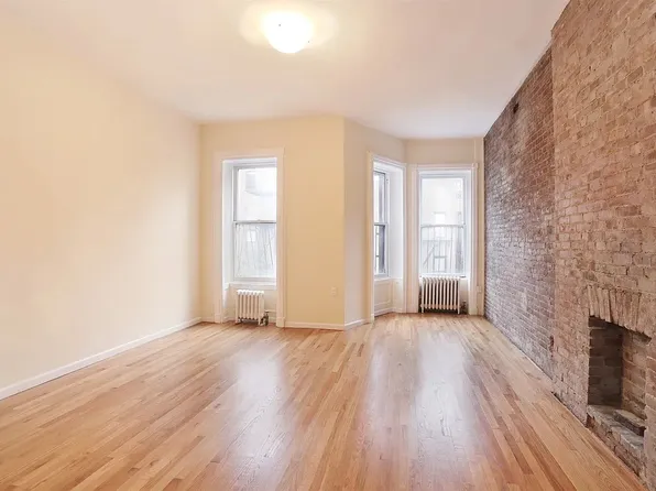 371 West 46th Street image 9 of 11