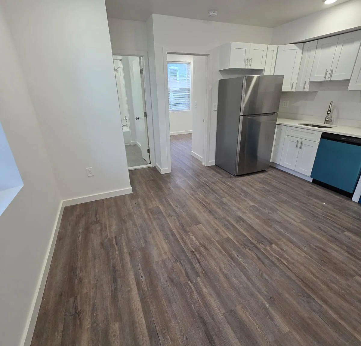 733 Hobart Pl NW — Photo 2
