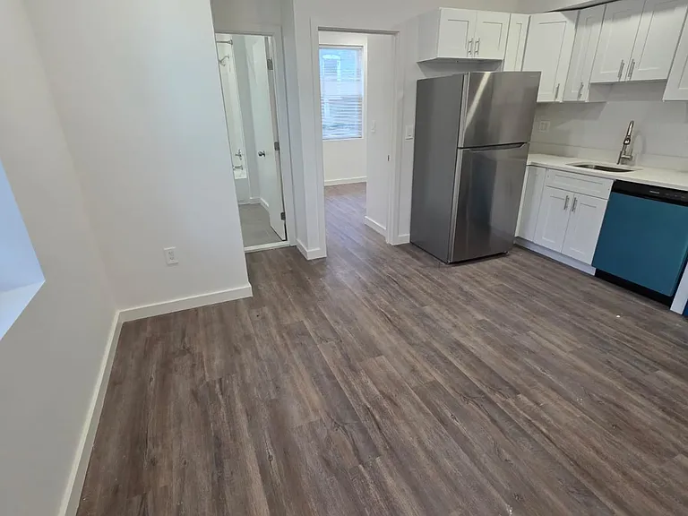 733 Hobart Pl NW #5 — Photo 2