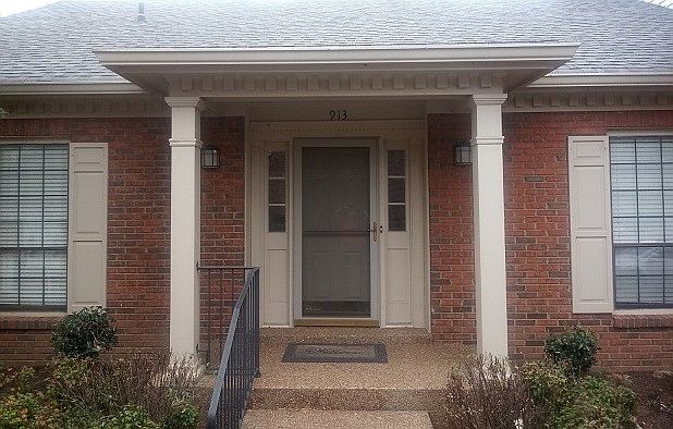 2nd image of 913 Brentwood Point