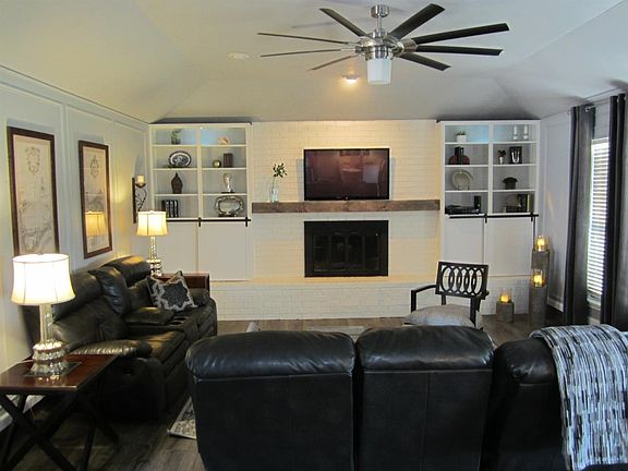 5th image of 522 E Elm St