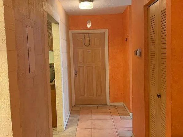 123 Lake Susan Dr, West Palm Beach, FL 33411