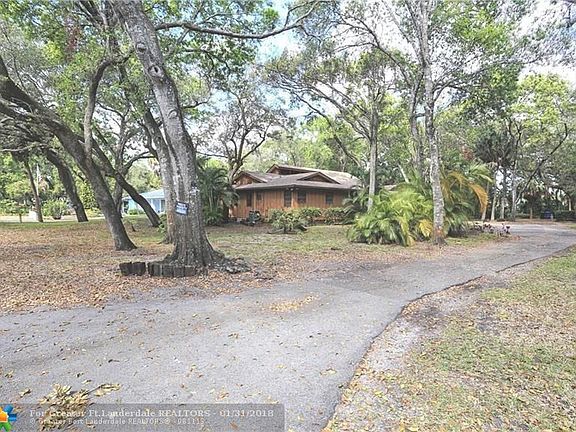 5th image of 1731 SW 30th Pl