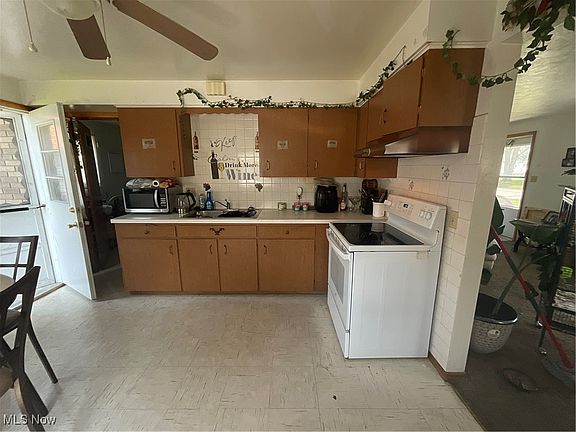 5th image of 448 Georgia Ave