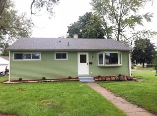 1219 N Madison St, Woodstock, IL 60098