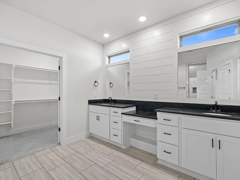 1110 Montieri Dr — Photo 13