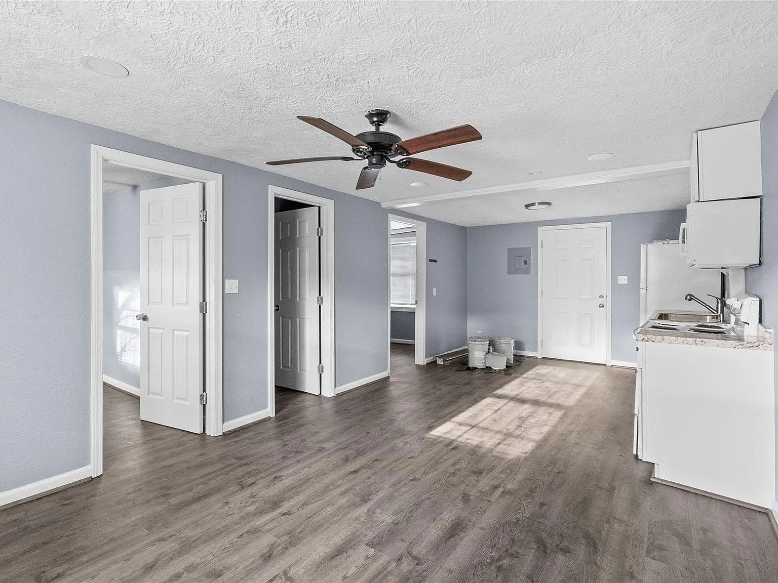 2 bed, 1.0 bath, 1230 sqft, $1,000 — Photo 3