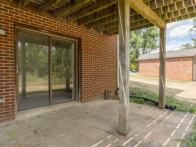 1124 Mountain View Dr — Photo 28