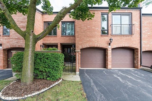 1st image of 19W234 Gloucester Way N