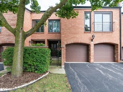 19W234 Gloucester Way N, Oak Brook, IL, 60523
