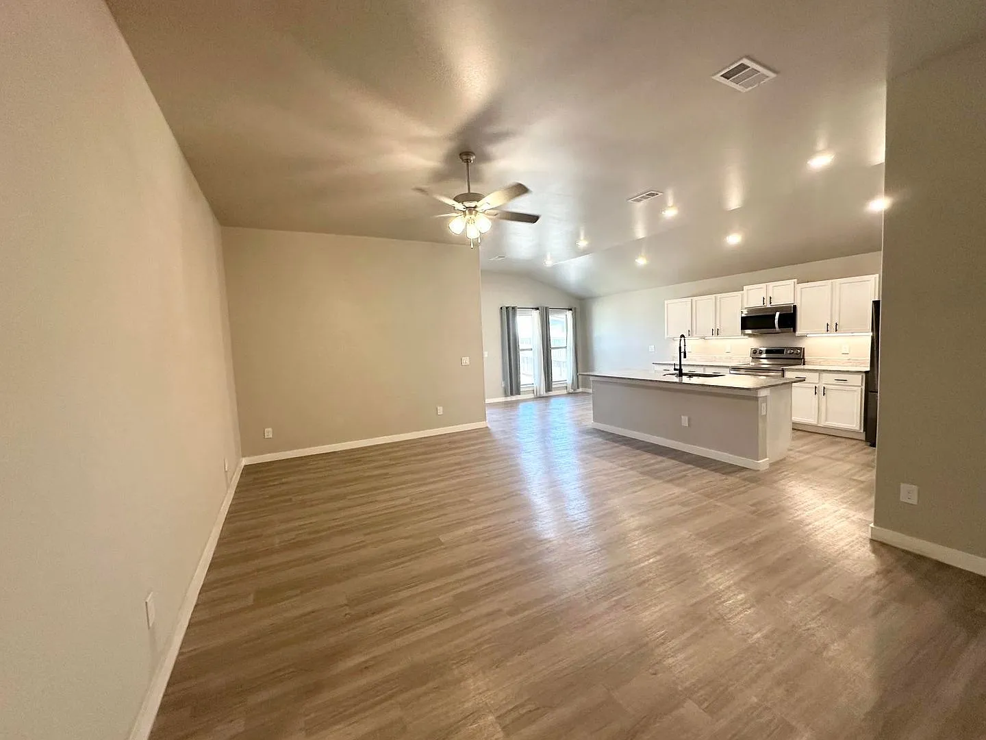3 Bedroom 2 Bathroom Ready to Rent — Photo 2