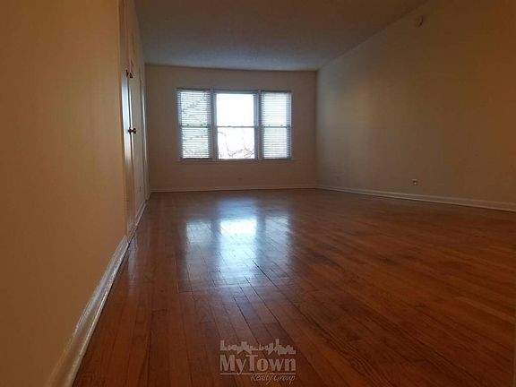2nd image of 4530 N Lincoln Ave #3