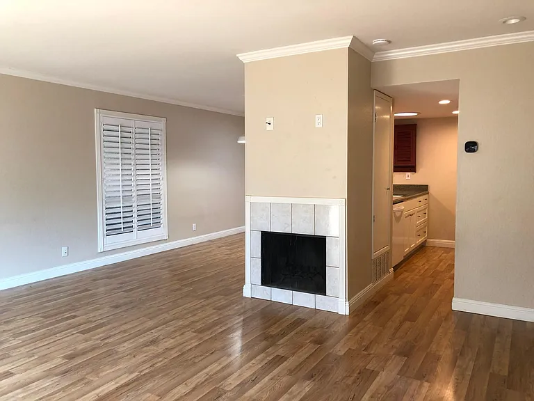 215 Red Oak Dr W #A — Photo 2