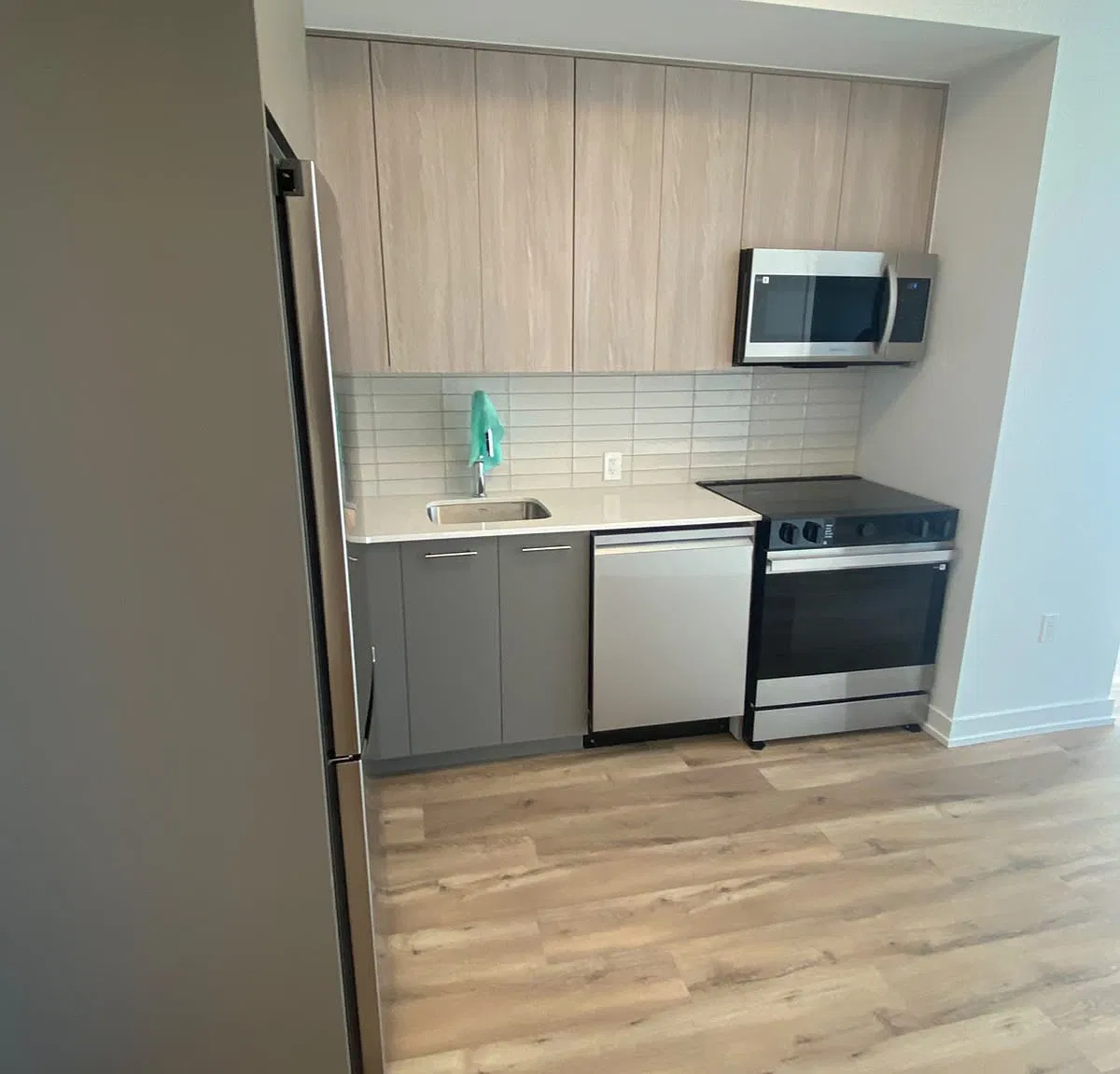 2 bed, 705 sqft, $1,999 — Photo 4