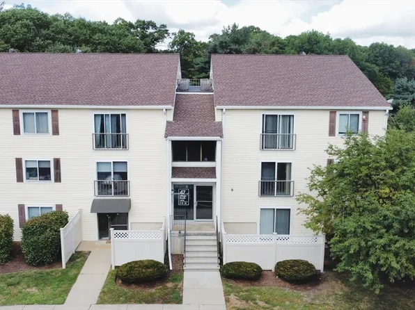 47 Village Brook Ln APT 14, Natick, MA 01760