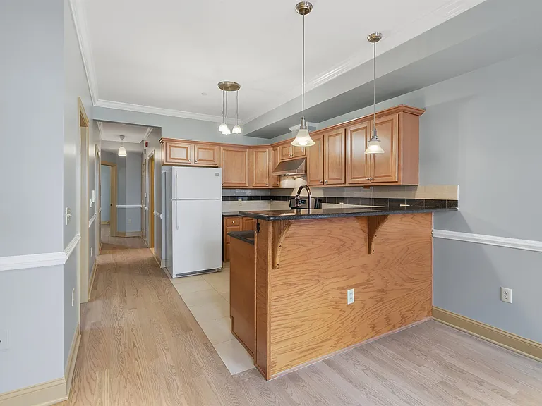 21 Saint Pauls Ave #1 — Photo 4