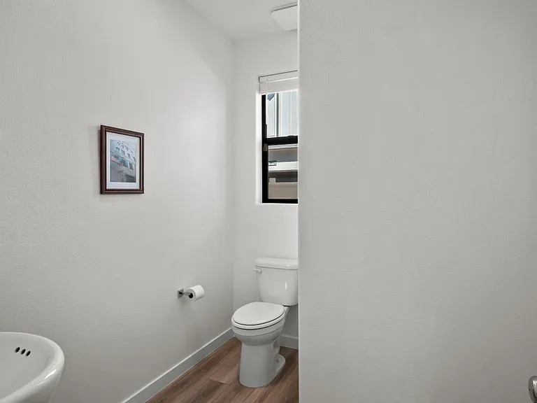 1586 Waterside Ln — Photo 18