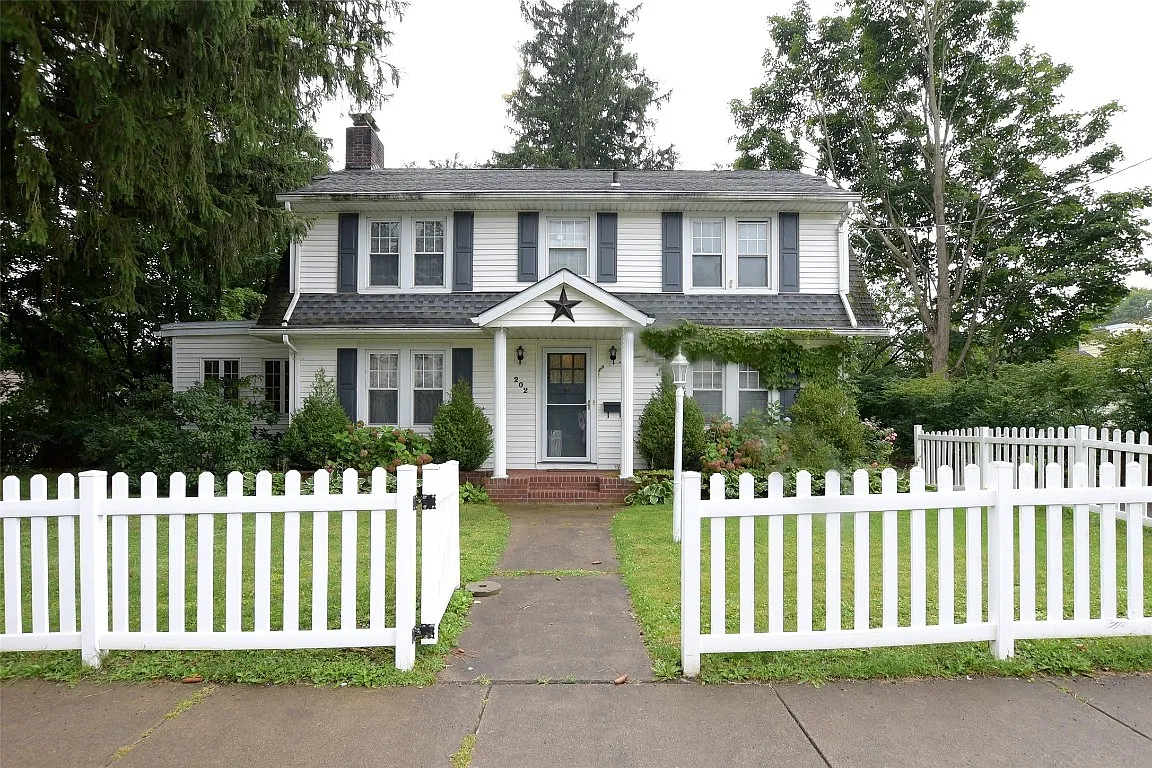 202 E Union St photo 1