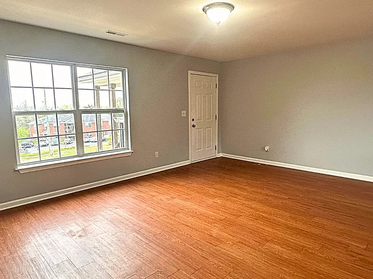 Chilewich Apartments — Photo 47