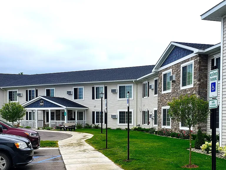 1401 & 1501 Crestview Dr #1401 — Photo 1