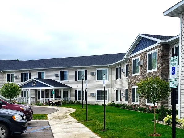1401 & 1501 Crestview Dr #1401, Petoskey, MI 49770