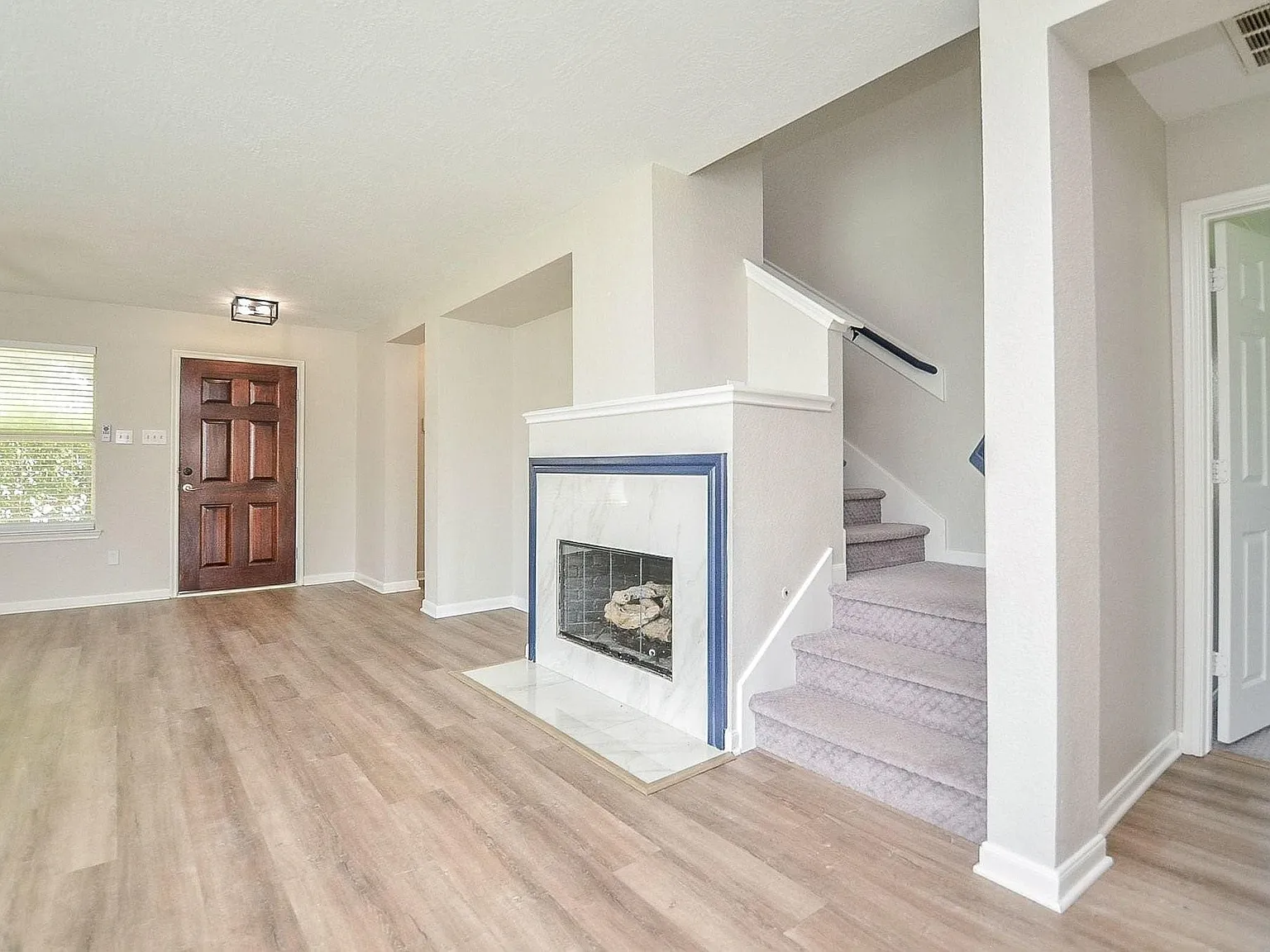 4 bed, 2.5 bath, 2660 sqft, $2,500 — Photo 4