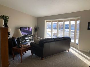 1607 13 1/2 St SW, Minot, ND 58701