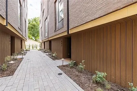 Modern Downtown Bentonville 1BR + Loft | Garage + Patio | Near The Momentary — Photo 3