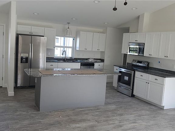 5th image of 7054 Peacock Ln