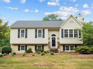 3540 Robinwest Dr, Pfafftown, NC 27040