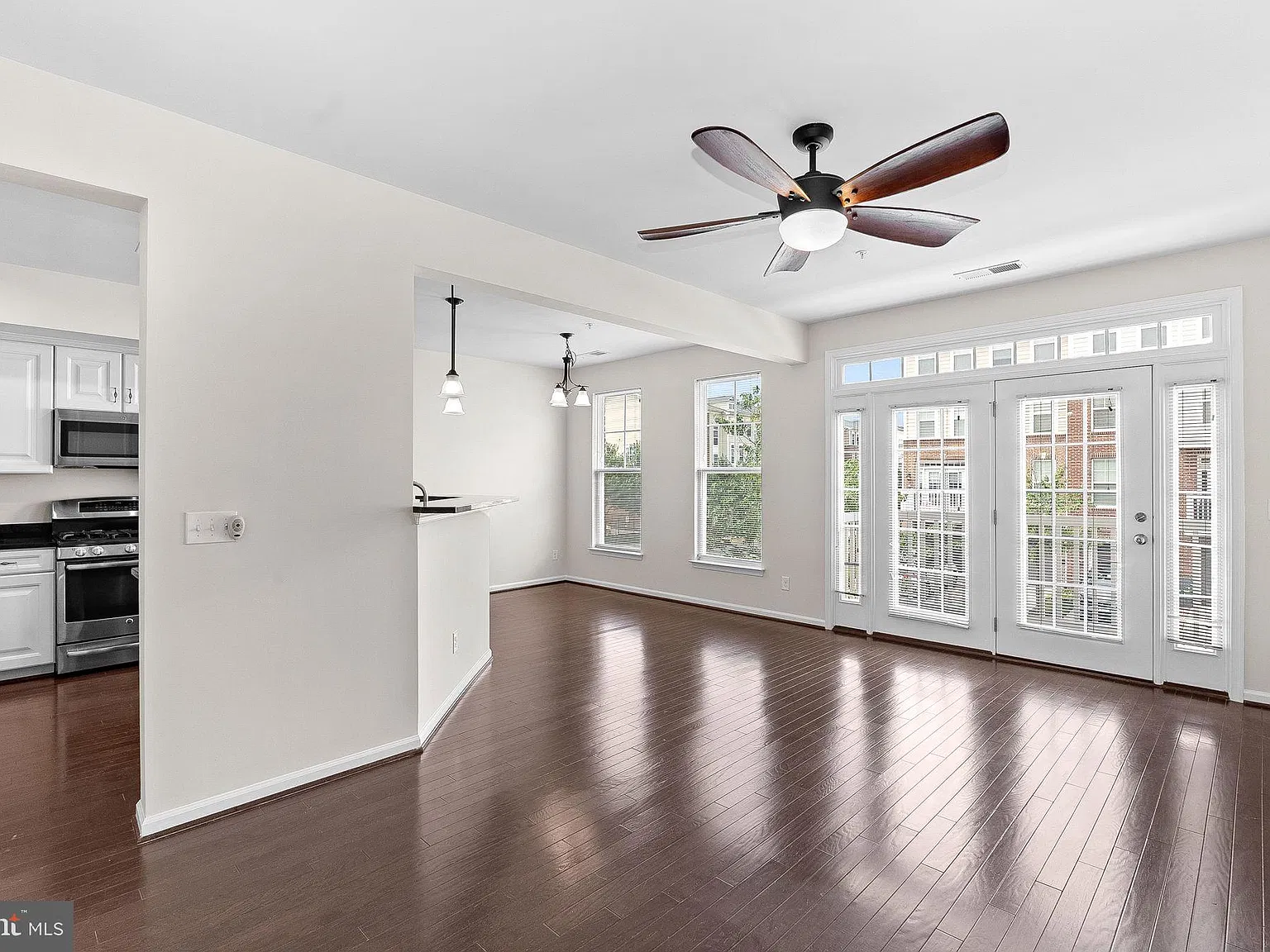 East Gate 3 Condominium — Photo 4