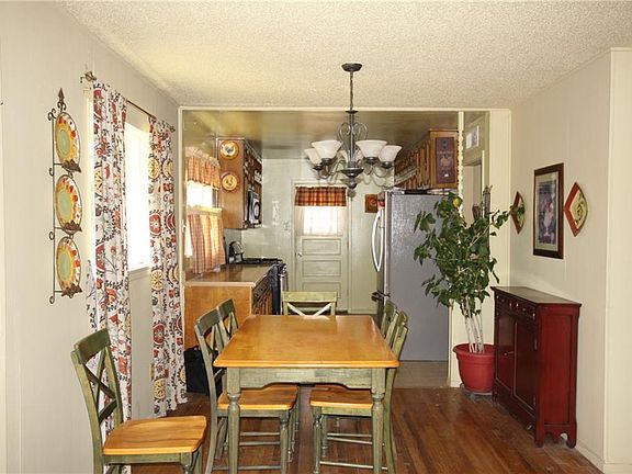 5th image of 8133 Hickory Ln