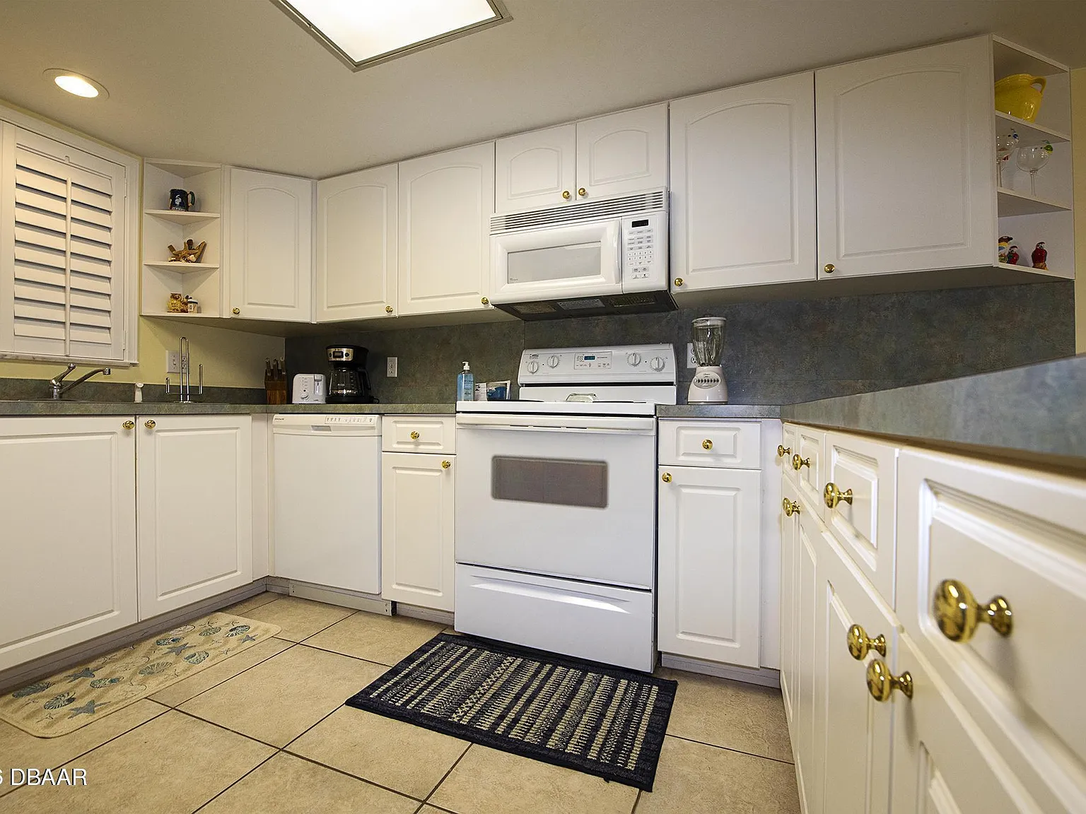 2 bed, 2.0 bath, 1080 sqft, $3,975 — Photo 2