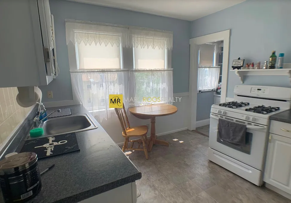 5 bed, 9999 sqft, $7,250 — Photo 2