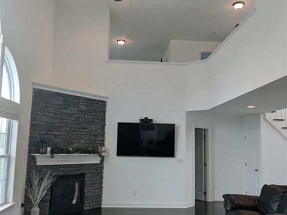 4th image of 1213 Alexander Ct
