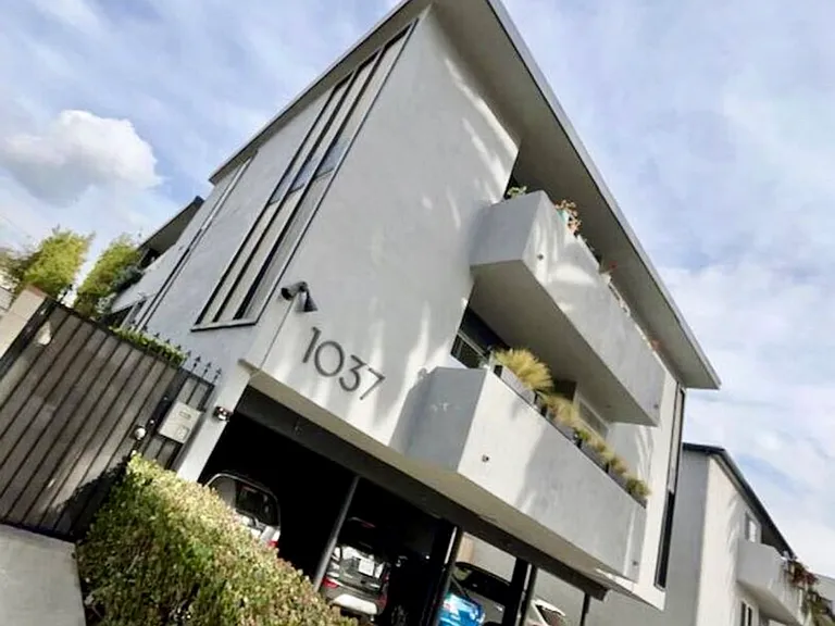 1037 Lincoln Blvd #C — Photo 3